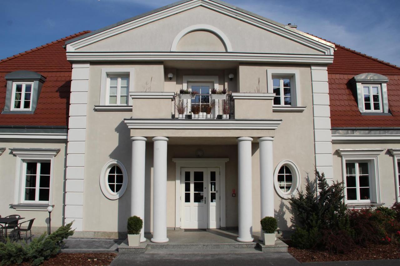 Eco Nieborow Hotel ภายนอก รูปภาพ